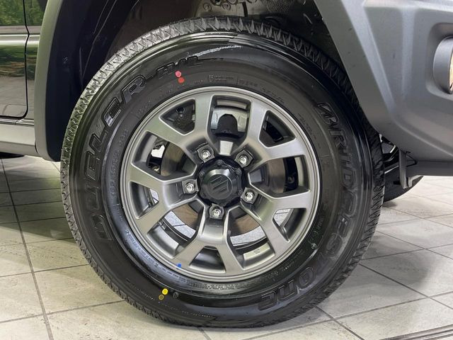 �y����15�C���`�A���~�z�C�[���z�O�ςɃ}�b�`���������A���~�z�C�[���𑕒����Ă���܂��B�e��ЊO�A���~�z�C�[����A�X�^�b�h���X�^�C�����戵�����Ă���܂��B���񂲑��k����������