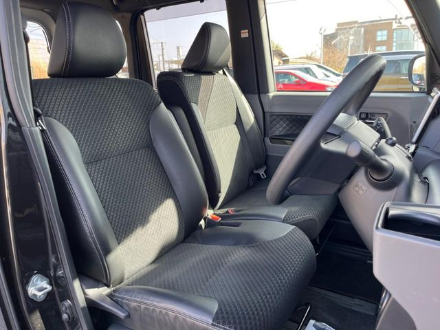 �y�n�[�t���U�[�V�[�g�z�������ƍ���S�n�𗼗������l�C�̃V�[�g���w�ʁE���ʂ̃t�@�u���b�N�f�ނ́A�ʋC���̗ǂ��⊊��ɂ����ɗD��Ă��܂��B�C���╞���ɍ��E���ꂸ���K�ɂ���肢�������܂��B