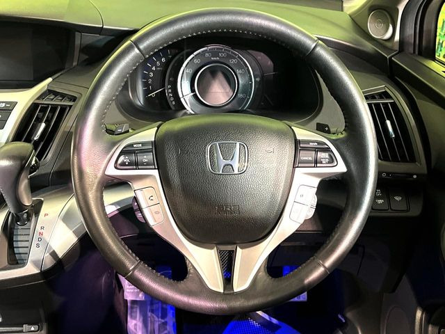 �y�����v�����X�e�A�����O�z�㎿�Ȋv���g�p���邱�ƂŁA��ɂ����������݂ƂĂ��^�]���₷���n���h���ł���