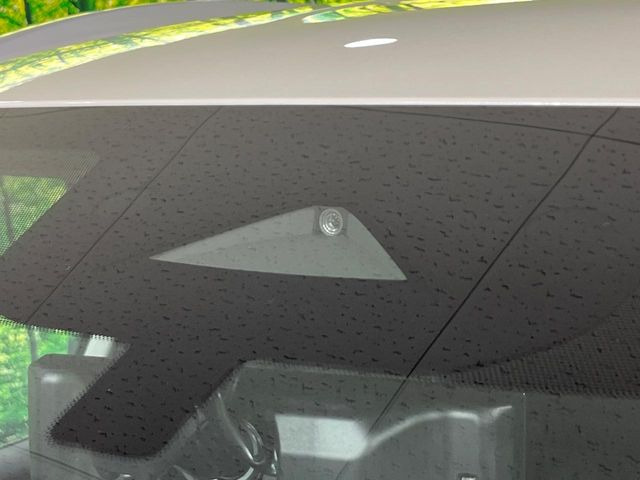 �y�C���e���W�F���g�G�}�[�W�F���V�[�u���[�L�z�t�����g�J�����őO���̎ԗ�����s�҂����m�B�Փ˂������Ȏ��͏Փ˔�Q�y���u���[�L���쓮�A�Փˉ�����T�|�[�g�B�����S�Ƀh���C�u�����y���݂��������܂��B