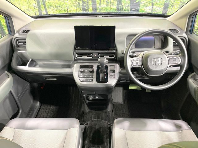 フリード1.5 e:HEV クロスター