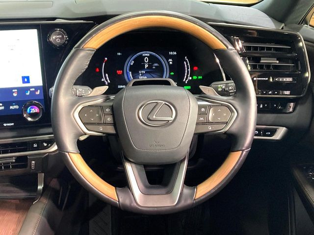 ステアリングも使用感が少なく、きれいな状態となっております♪