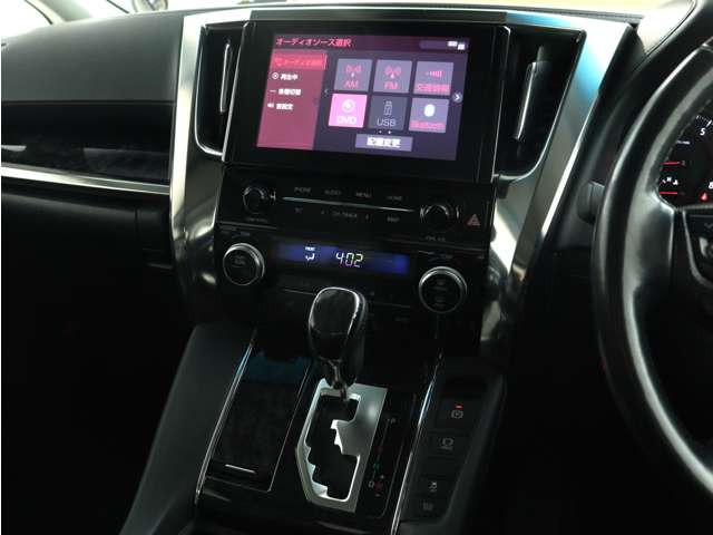 【純正9インチディスプレイオーディオ】Bluetooth接続で音楽再生も可能!またスマートフォンと連携する事で多彩な機能も使用可能です!