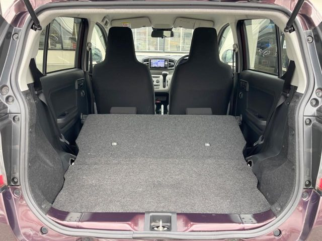 ���i�̂���������ʋ΁A���}���ɏ\���ȉ׎��X�y�[�X���m�ۂ��Ă���܂��B�Z�J���h�V�[�g��|���ƁA�傫�ȉו��̐ύڂ��\�ł���