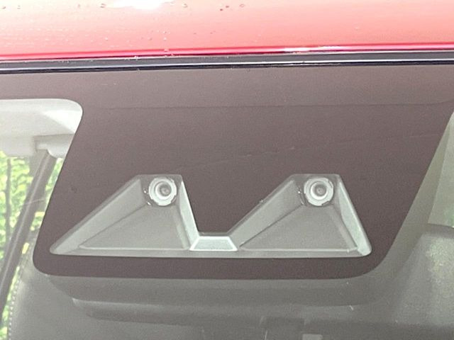 【スマートアシスト】走行中に前方の車両等を認識し、衝突しそうな時は警報とブレーキで衝突回避と被害軽減をアシスト。より安全にドライブをお楽しみいただけます。