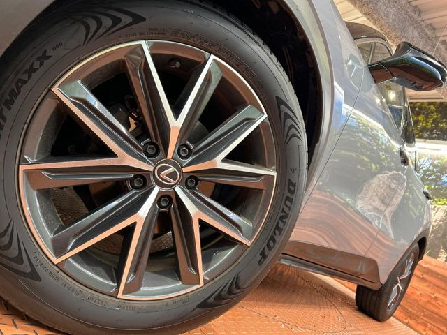 �y����18�C���`�A���~�z�C�[���z�O�ςɃ}�b�`���������A���~�z�C�[���𑕒����Ă���܂��B�e��ЊO�A���~�z�C�[����A�X�^�b�h���X�^�C�����戵�����Ă���܂��B���񂲑��k����������