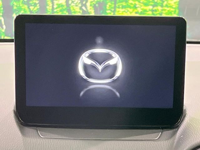 �y8�C���`�}�c�_�R�l�N�g�z�ԓ��̕��͋C�Ƀ}�b�`������^�̃f�B�X�v���C�B�X�}�z�ڑ��ł̃i�r�g�p��Bluetooth�Đ����A�l�X�ȋ@�\���y���߂܂��B�����I�ȃ_�C�������삪�\�ŁA�g��������ǍD�ł��B