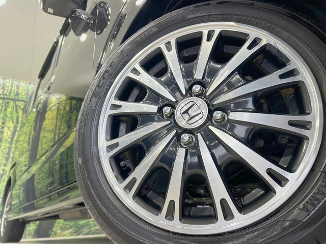 �y����15�C���`�A���~�z�C�[���z�O�ςɃ}�b�`���������A���~�z�C�[���𑕒����Ă���܂��B�e��ЊO�A���~�z�C�[����A�X�^�b�h���X�^�C�����戵�����Ă���܂��B���񂲑��k����������