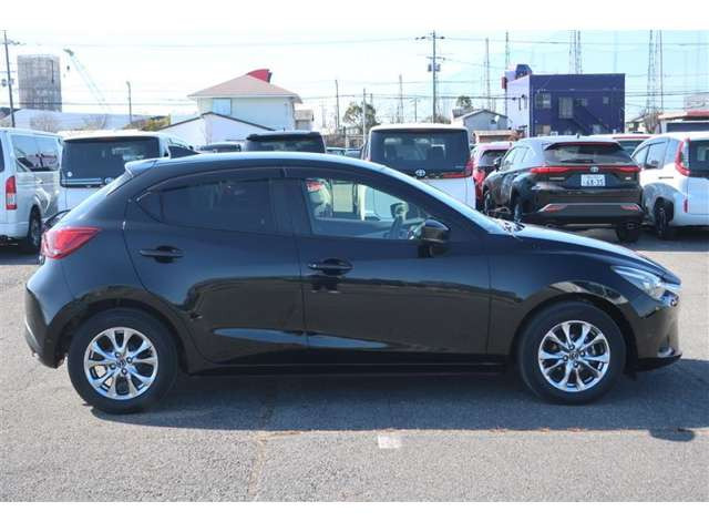 デミオ1.3 13S ノーブル クリムゾン