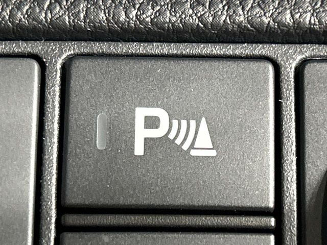 【クリアランスソナー】バンパーに付いたセンサーが障害物を検知!一定の距離に近づくとアラートで教えてくれます♪狭い駐車スペースや車庫入れ時も安心ですね☆