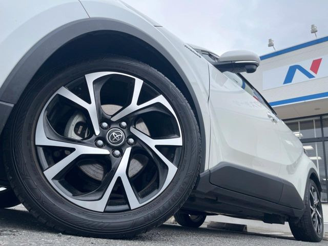 �y����18�C���`�A���~�z�C�[���z�O�ςɃ}�b�`���������A���~�z�C�[���𑕒����Ă���܂��B�e��ЊO�A���~�z�C�[����A�X�^�b�h���X�^�C�����戵�����Ă���܂��B���񂲑��k����������