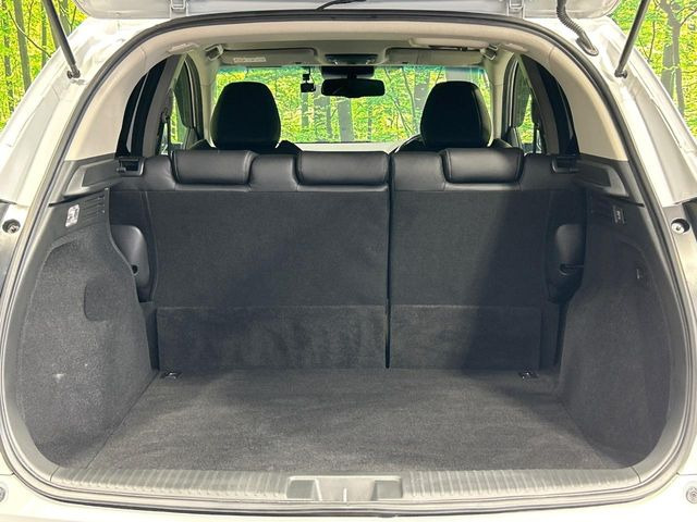 ���i�̂���������ʋ΁A���}���ɏ\���ȉ׎��X�y�[�X���m�ۂ��Ă���܂��B�Z�J���h�V�[�g��|���ƁA�傫�ȉו��̐ύڂ��\�ł���