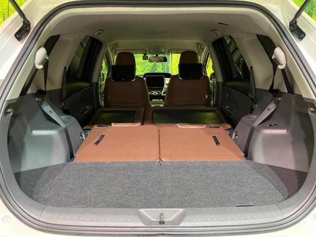 ���i�̂���������ʋ΁A���}���ɏ\���ȉ׎��X�y�[�X���m�ۂ��Ă���܂��B�Z�J���h�V�[�g��|���ƁA�傫�ȉו��̐ύڂ��\�ł���