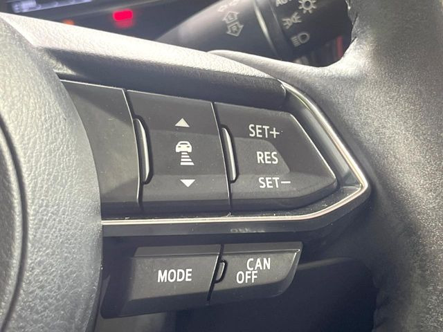 【マツダ・レーダークルーズコントロール】高速道路での長距離走行が楽に!自動で速度を保つクルーズコントロールが、衝突軽減システムと連携し、前方の車両を感知して車間を保つように速度調節してくれます!!