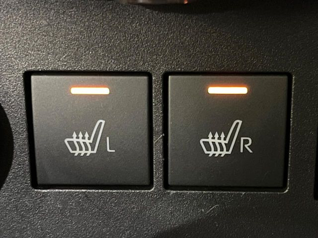 【シートヒーター】寒い日に重宝するシートヒーター!エアコンより早く温まってくれるので寒がりの人も安心ですね♪エアコンの温風は乾燥するから苦手、という方にもをおすすめです。