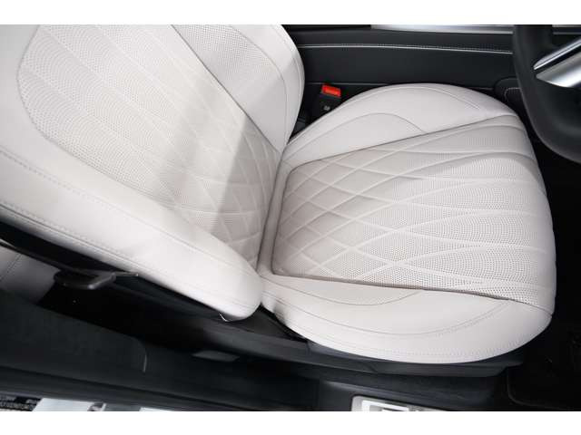 �V�[�g�ɂ̓v���`�i�z���C�g���U�[���̗p���A�V�[�g�\�������g�����̎����������A�����ԏ�Ԃł����K�ɉ߂����܂��B