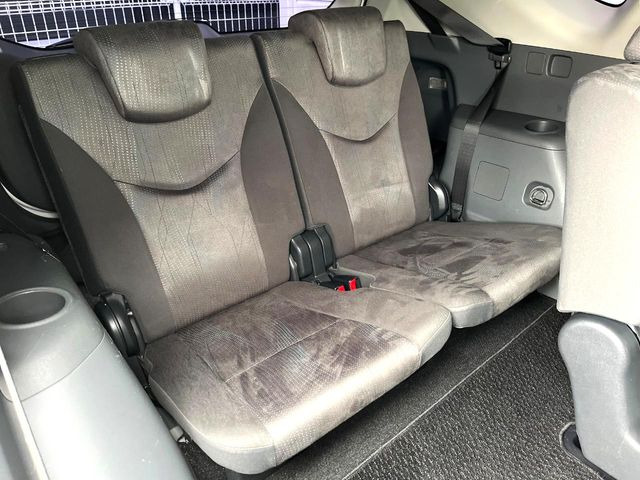 3列目シートはもちろん状態良好☆大人でもゆったりと座って頂けますので、大人数でのお出かけもラクラクです♪ご家族で、気の知れた仲間で、ドライブに行くのが楽しみですね♪