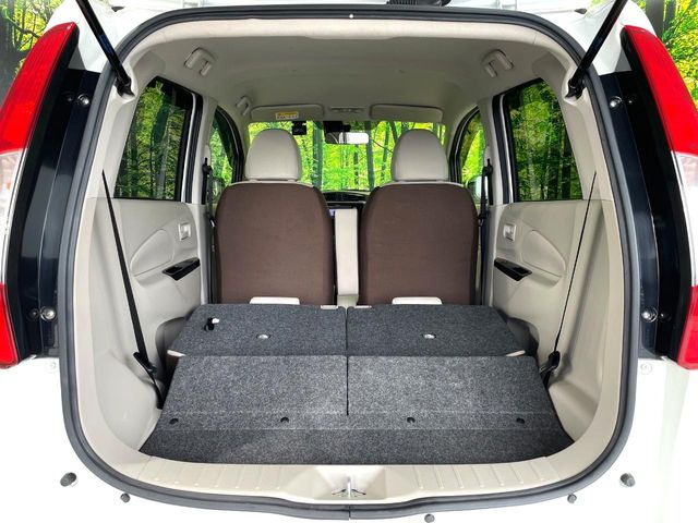 ���i�̂���������ʋ΁A���}���ɏ\���ȉ׎��X�y�[�X���m�ۂ��Ă���܂��B�Z�J���h�V�[�g��|���ƁA�傫�ȉו��̐ύڂ��\�ł���