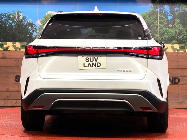 安心の最長10年・走行無制限保証(有償)をご用意。保証内容も充実はもちろん、無料点検&オイル交換や、年中無休の全国・24時間ロードサービスも付帯されておりますのでご安心下さい。