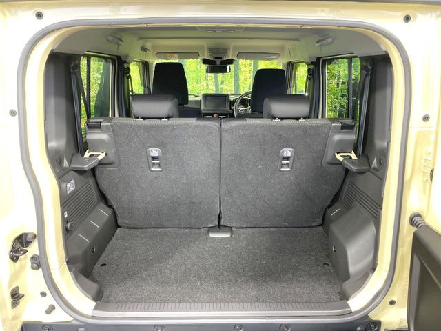 普段のお買い物や通勤、送迎等に十分な荷室スペースを確保しております。セカンドシートを倒すと、大きな荷物の積載も可能です♪