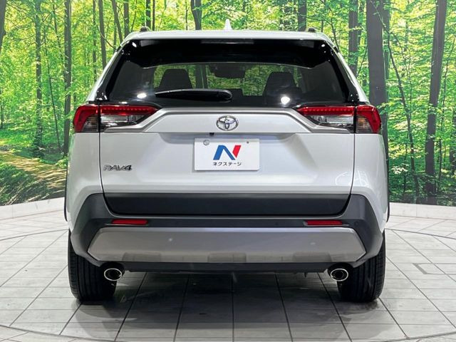 安心の最長10年・走行無制限保証(有償)をご用意。保証内容も充実はもちろん、無料点検&オイル交換や、年中無休の全国・24時間ロードサービスも付帯されておりますのでご安心下さい。