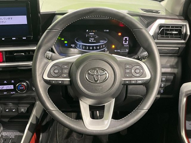 �y�����v�����X�e�A�����O�z�㎿�Ȋv���g�p���邱�ƂŁA��ɂ����������݂ƂĂ��^�]���₷���n���h���ł���