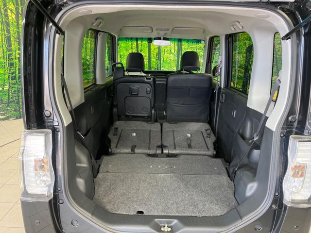 ���i�̂���������ʋ΁A���}���ɏ\���ȉ׎��X�y�[�X���m�ۂ��Ă���܂��B�Z�J���h�V�[�g��|���ƁA�傫�ȉו��̐ύڂ��\�ł���