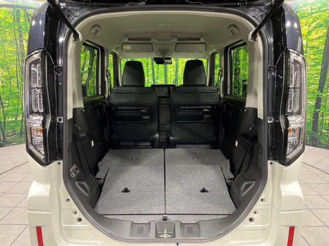 ���i�̂���������ʋ΁A���}���ɏ\���ȉ׎��X�y�[�X���m�ۂ��Ă���܂��B�Z�J���h�V�[�g��|���ƁA�傫�ȉו��̐ύڂ��\�ł���