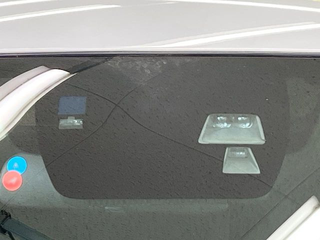 �yi-ACTIVESENSE�z���s���ɑO���̎ԗ�����F�����A�Փ˂������Ȏ��͌x��ƃu���[�L�ŏՓˉ���Ɣ�Q�y�����A�V�X�g�B�����S�Ƀh���C�u�����y���݂��������܂��B