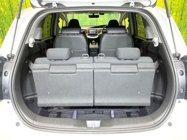 ���i�̂���������ʋ΁A���}���ɏ\���ȉ׎��X�y�[�X���m�ۂ��Ă���܂��B�Z�J���h�V�[�g��|���ƁA�傫�ȉו��̐ύڂ��\�ł���