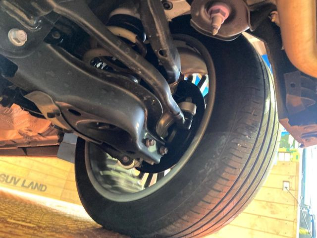 お車を安心してお乗りいただく為には、足回りの定期点検が欠かせません。サービスサポート(有償保証)では無料点検もご提供しており、安心のカーライフをお過ごしいただけるサポート体制が整っています。