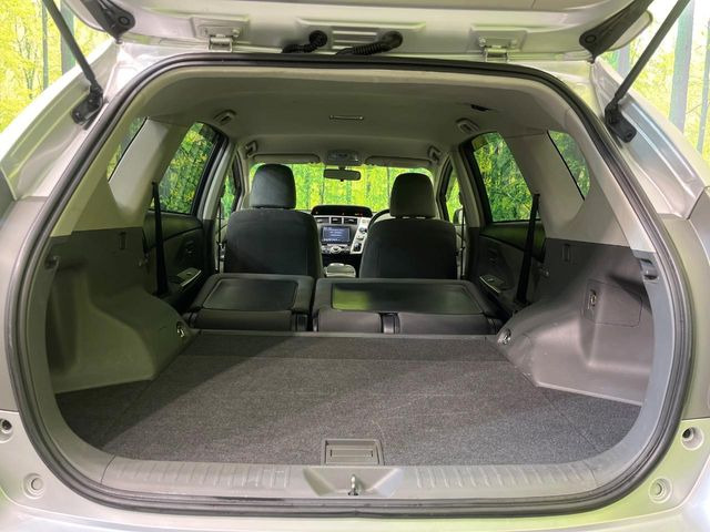 ���i�̂���������ʋ΁A���}���ɏ\���ȉ׎��X�y�[�X���m�ۂ��Ă���܂��B�Z�J���h�V�[�g��|���ƁA�傫�ȉו��̐ύڂ��\�ł���