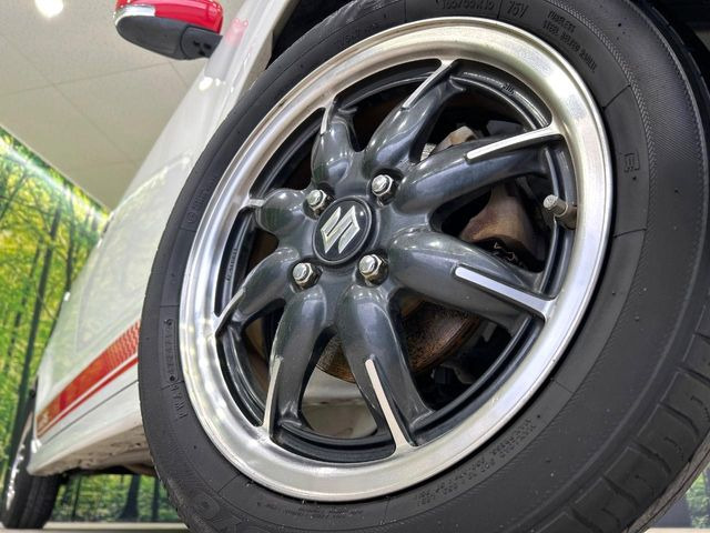 �y����15�C���`�A���~�z�C�[���z�O�ςɃ}�b�`���������A���~�z�C�[���𑕒����Ă���܂��B�e��ЊO�A���~�z�C�[����A�X�^�b�h���X�^�C�����戵�����Ă���܂��B���񂲑��k����������