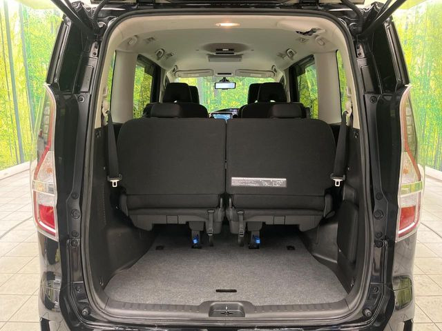 ���i�̂���������ʋ΁A���}���ɏ\���ȉ׎��X�y�[�X���m�ۂ��Ă���܂��B�Z�J���h�V�[�g��|���ƁA�傫�ȉו��̐ύڂ��\�ł���