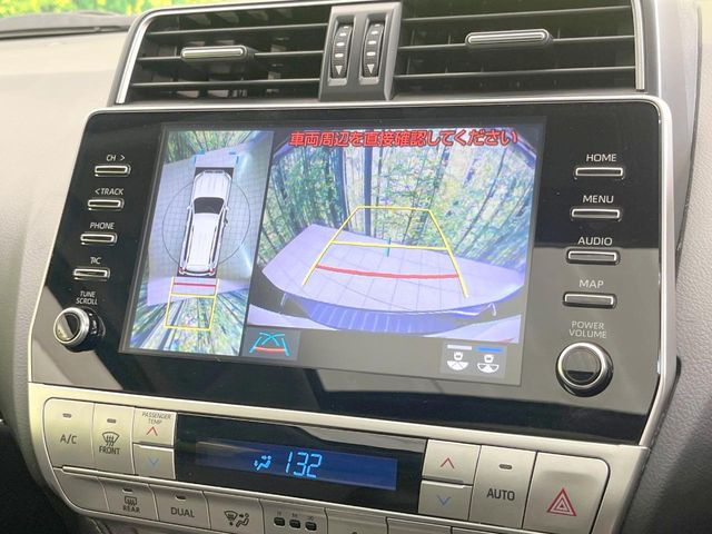 【パノラミックビューモニター】専用のカメラにより、上から見下ろしたような視点で360度クルマの周囲を確認することができます☆死角部分も確認しやすく、狭い場所での切り返しや駐車もスムーズに行えます。