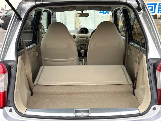 ���i�̂���������ʋ΁A���}���ɏ\���ȉ׎��X�y�[�X���m�ۂ��Ă���܂��B�Z�J���h�V�[�g��|���ƁA�傫�ȉו��̐ύڂ��\�ł���