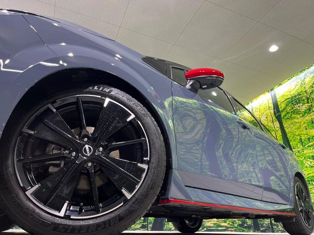 �y����17�C���`�A���~�z�C�[���z�O�ςɃ}�b�`���������A���~�z�C�[���𑕒����Ă���܂��B�e��ЊO�A���~�z�C�[����A�X�^�b�h���X�^�C�����戵�����Ă���܂��B���񂲑��k����������