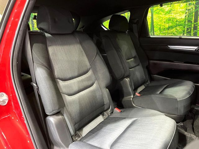 後部座席も気になるようなキズ・汚れやへたり等、大きなダメージはなく、良好な状態です。