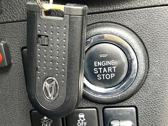 �y�L�[�t���[�V�X�e���z�J�o����|�P�b�g�ɓ��ꂽ�܂܂ł��h�A�̎{���E�������\�ȃX�}�[�g�L�[�𑕔��B�G���W���̃I���E�I�t�����J�M�����o���K�v����������Ƃ��Ă��֗��ł���