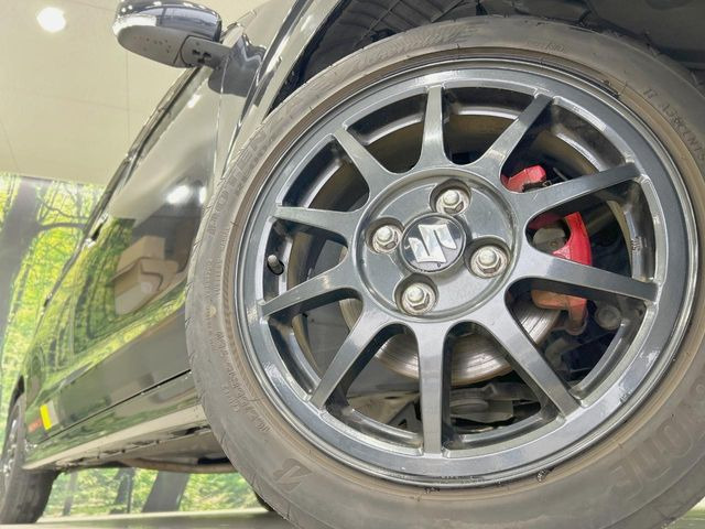 �y����15�C���`�A���~�z�C�[���z�O�ςɃ}�b�`���������A���~�z�C�[���𑕒����Ă���܂��B�e��ЊO�A���~�z�C�[����A�X�^�b�h���X�^�C�����戵�����Ă���܂��B���񂲑��k����������