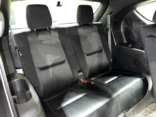 3列目シートはもちろん状態良好☆大人でもゆったりと座って頂けますので、大人数でのお出かけもラクラクです♪ご家族で、気の知れた仲間で、ドライブに行くのが楽しみですね♪