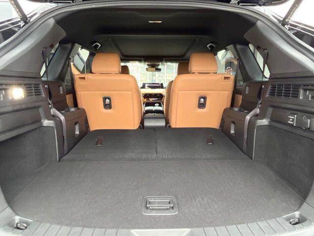 ���i�̂���������ʋ΁A���}���ɏ\���ȉ׎��X�y�[�X���m�ۂ��Ă���܂��B�V�[�g��|���ƁA�傫�ȉו��̐ύڂ��\�ł���