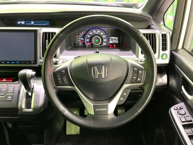 �y�����v�����X�e�A�����O�z�㎿�Ȋv���g�p���邱�ƂŁA��ɂ����������݂ƂĂ��^�]���₷���n���h���ł���