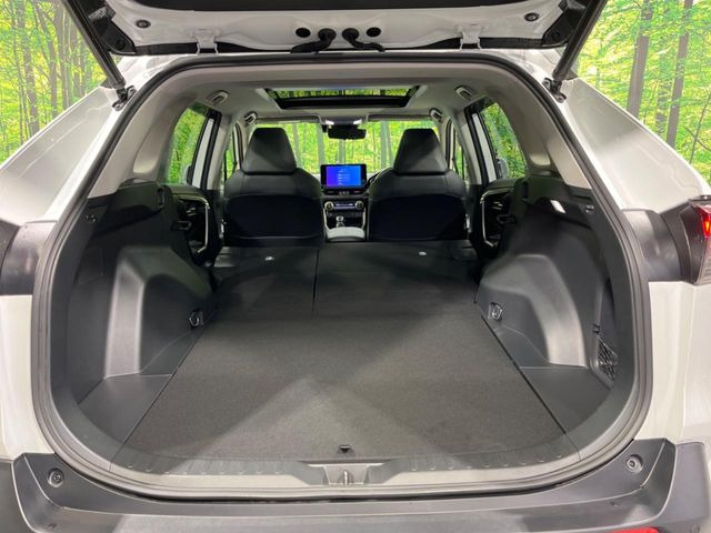 【パワーバックドア】スマートキーや運転席のボタンを押すだけでリアゲートが自動で開閉します!荷物を持っている時や、高い位置にあるバックドアを閉める際に便利な機能です♪