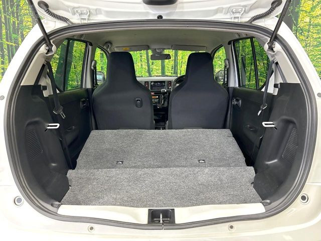 ���i�̂���������ʋ΁A���}���ɏ\���ȉ׎��X�y�[�X���m�ۂ��Ă���܂��B�Z�J���h�V�[�g��|���ƁA�傫�ȉו��̐ύڂ��\�ł���