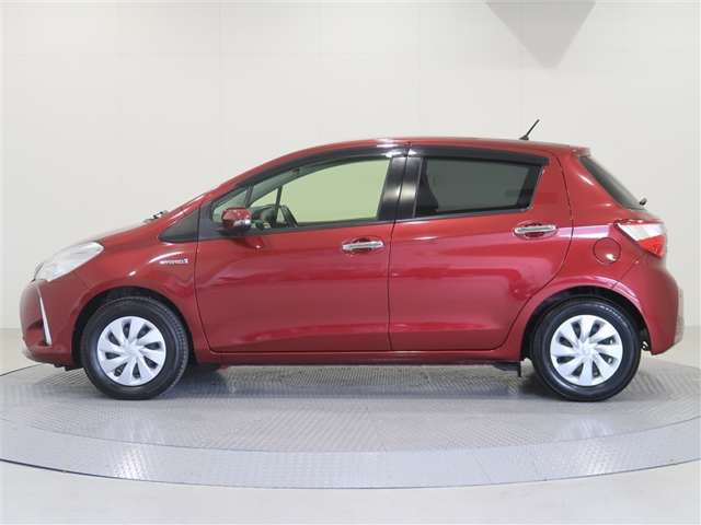 ヴィッツ1.5 ハイブリッド F アミー