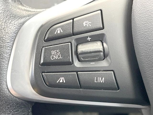 ●レーダークルーズコントロール:前の車との車間距離を一定にとりつつ、一定速度で自動走行してくれる次世代のクルーズコントロール!主に高速道路や自動車専用道路で使用する便利な機能です!