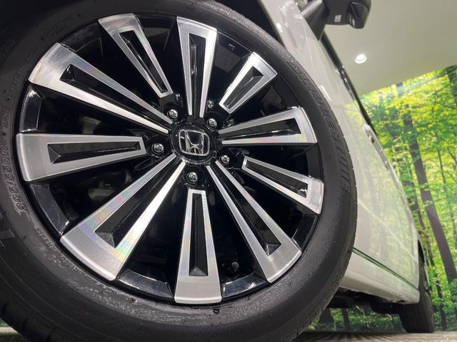 �y����17�C���`�A���~�z�C�[���z�O�ςɃ}�b�`���������A���~�z�C�[���𑕒����Ă���܂��B�e��ЊO�A���~�z�C�[����A�X�^�b�h���X�^�C�����戵�����Ă���܂��B���񂲑��k����������