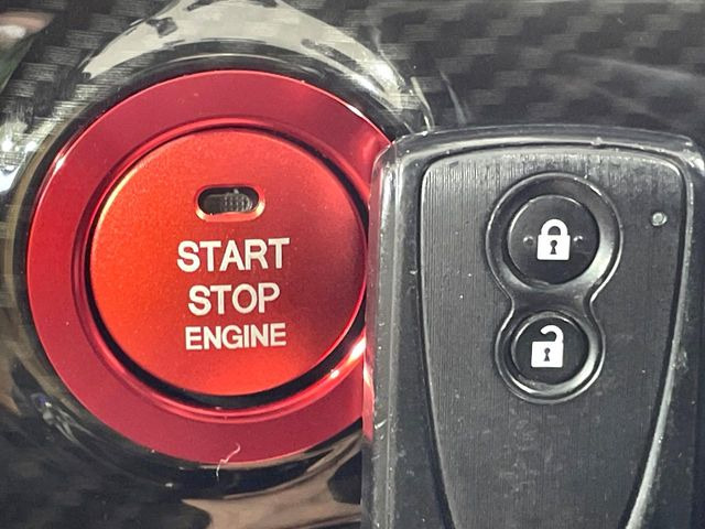 �y�L�[�t���[�V�X�e���z�J�o����|�P�b�g�ɓ��ꂽ�܂܂ł��h�A�̎{���E�������\�ȃX�}�[�g�L�[�𑕔��B�G���W���̃I���E�I�t�����J�M�����o���K�v����������Ƃ��Ă��֗��ł���