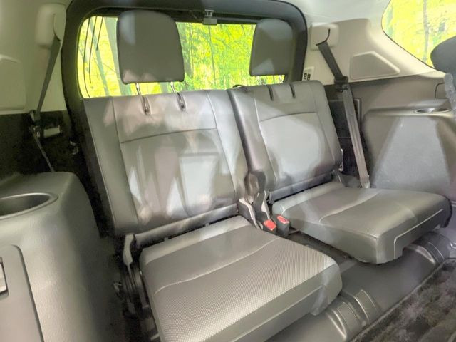 3列目シートはもちろん状態良好☆大人でもゆったりと座って頂けますので、大人数でのお出かけもラクラクです♪ご家族で、気の知れた仲間で、ドライブに行くのが楽しみですね♪